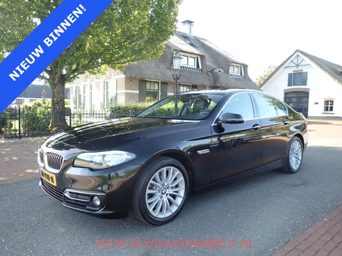 520i Luxury Edition !! UNIEKE KM-STAND !! 1e EIGENAAR !! CAMERA / SCHUIF-KANTEL DAK / MEMORY