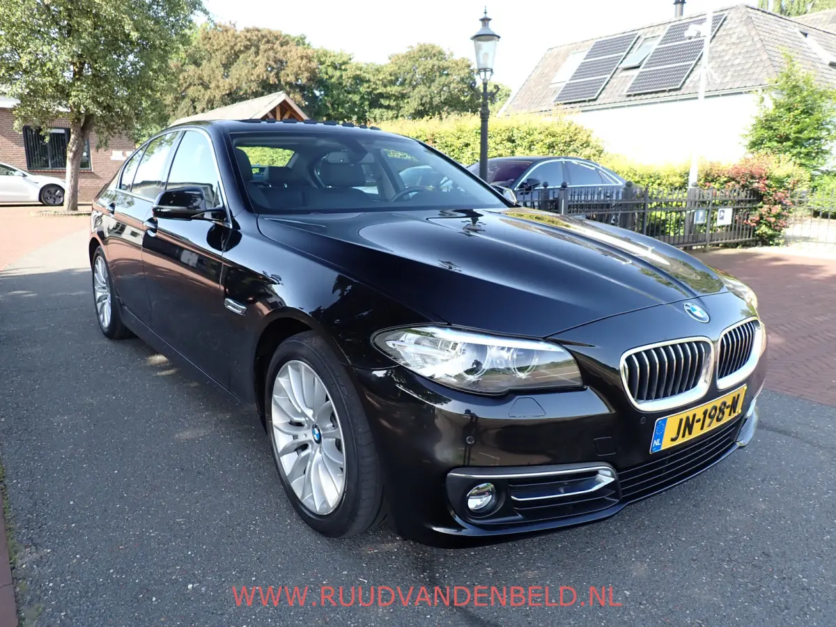 520i Luxury Edition !! UNIEKE KM-STAND !! 1e EIGENAAR !! CAMERA / SCHUIF-KANTEL DAK / MEMORY