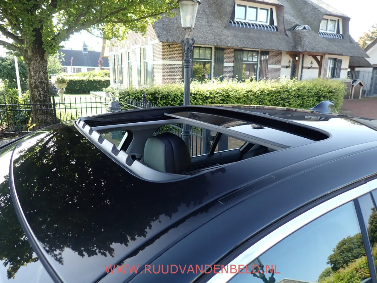 520i Luxury Edition !! UNIEKE KM-STAND !! 1e EIGENAAR !! CAMERA / SCHUIF-KANTEL DAK / MEMORY