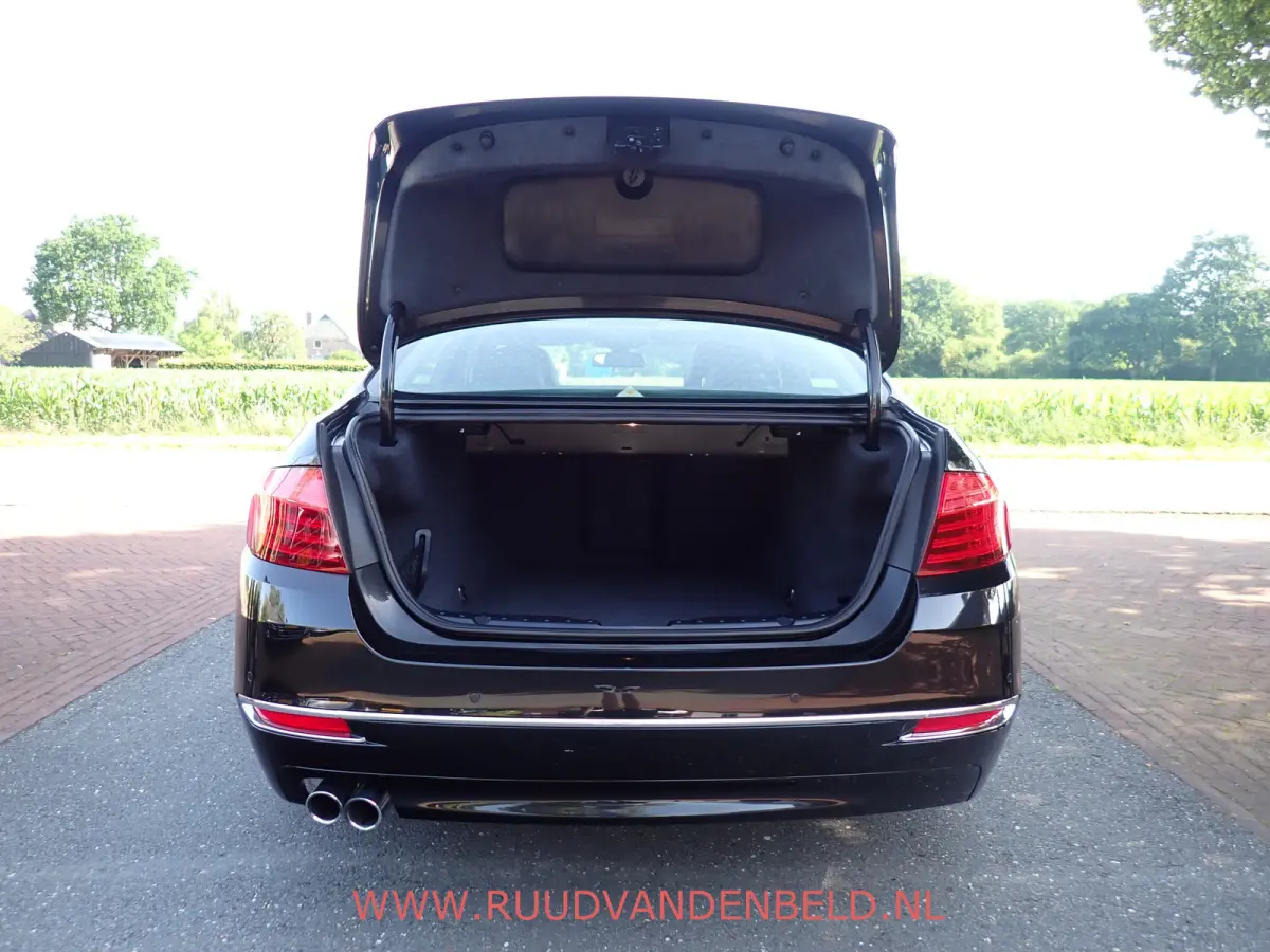 520i Luxury Edition !! UNIEKE KM-STAND !! 1e EIGENAAR !! CAMERA / SCHUIF-KANTEL DAK / MEMORY
