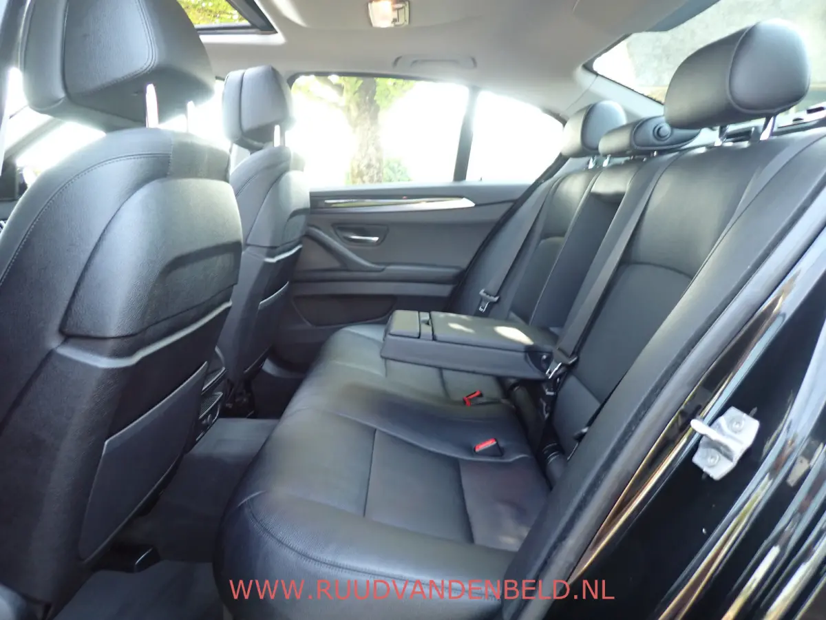 520i Luxury Edition !! UNIEKE KM-STAND !! 1e EIGENAAR !! CAMERA / SCHUIF-KANTEL DAK / MEMORY