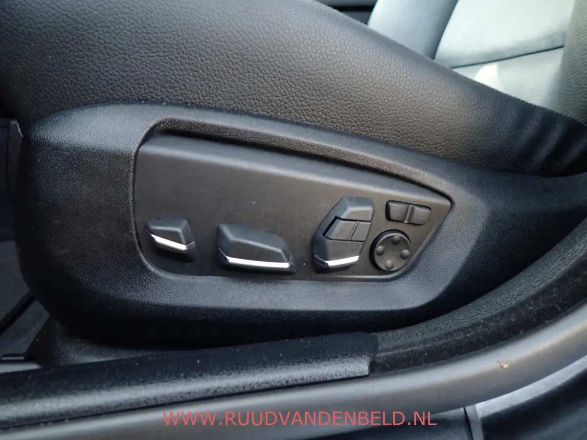 520i Luxury Edition !! UNIEKE KM-STAND !! 1e EIGENAAR !! CAMERA / SCHUIF-KANTEL DAK / MEMORY