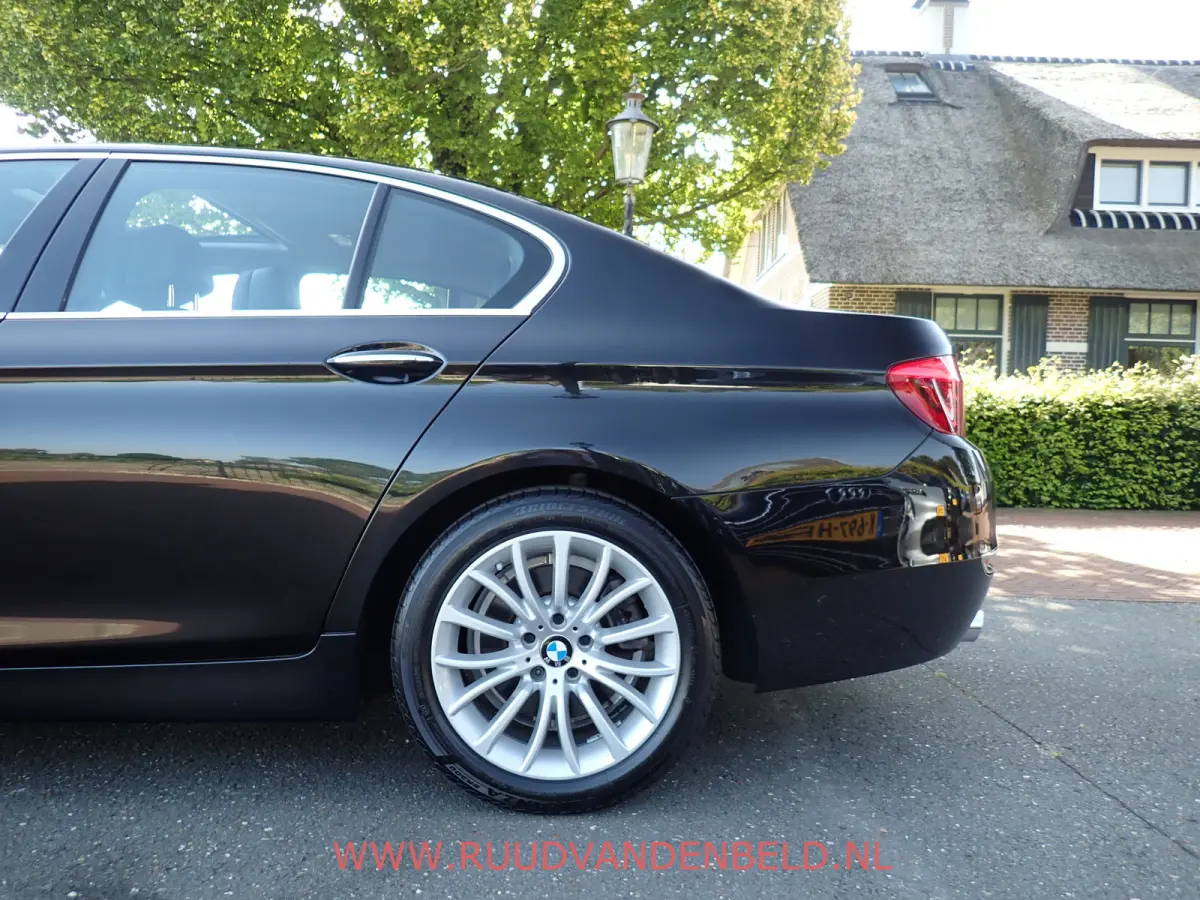 520i Luxury Edition !! UNIEKE KM-STAND !! 1e EIGENAAR !! CAMERA / SCHUIF-KANTEL DAK / MEMORY