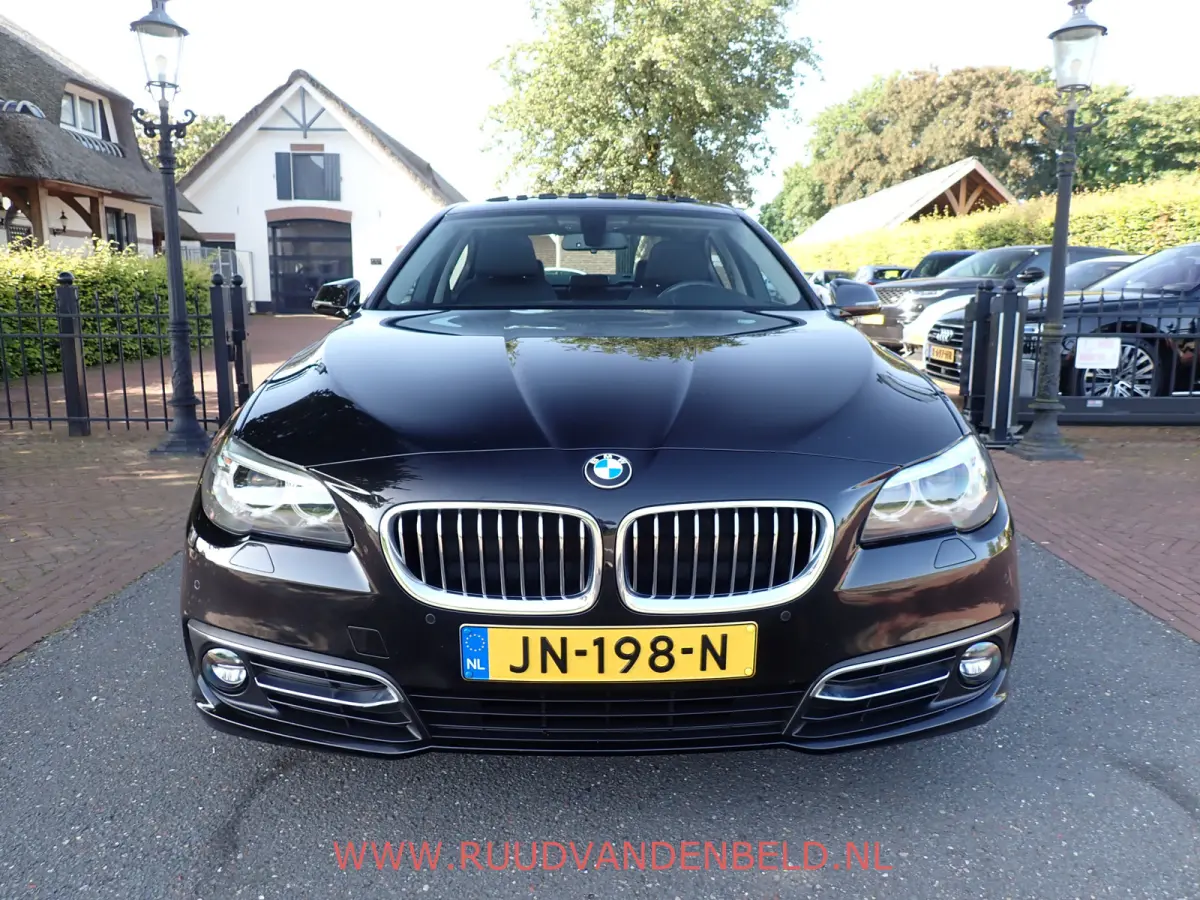 520i Luxury Edition !! UNIEKE KM-STAND !! 1e EIGENAAR !! CAMERA / SCHUIF-KANTEL DAK / MEMORY