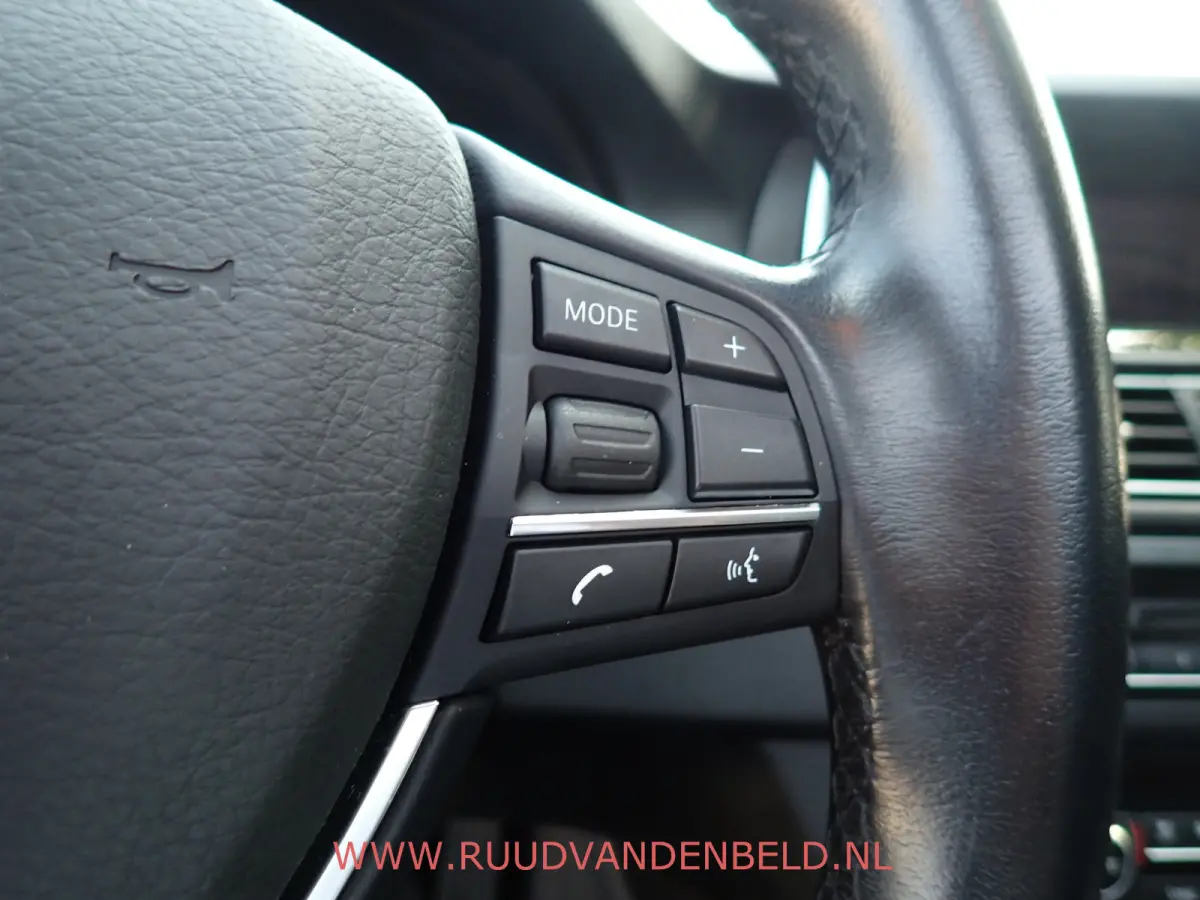 520i Luxury Edition !! UNIEKE KM-STAND !! 1e EIGENAAR !! CAMERA / SCHUIF-KANTEL DAK / MEMORY