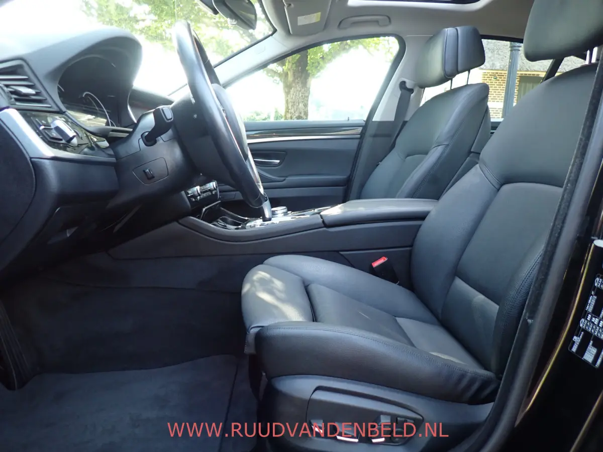 520i Luxury Edition !! UNIEKE KM-STAND !! 1e EIGENAAR !! CAMERA / SCHUIF-KANTEL DAK / MEMORY