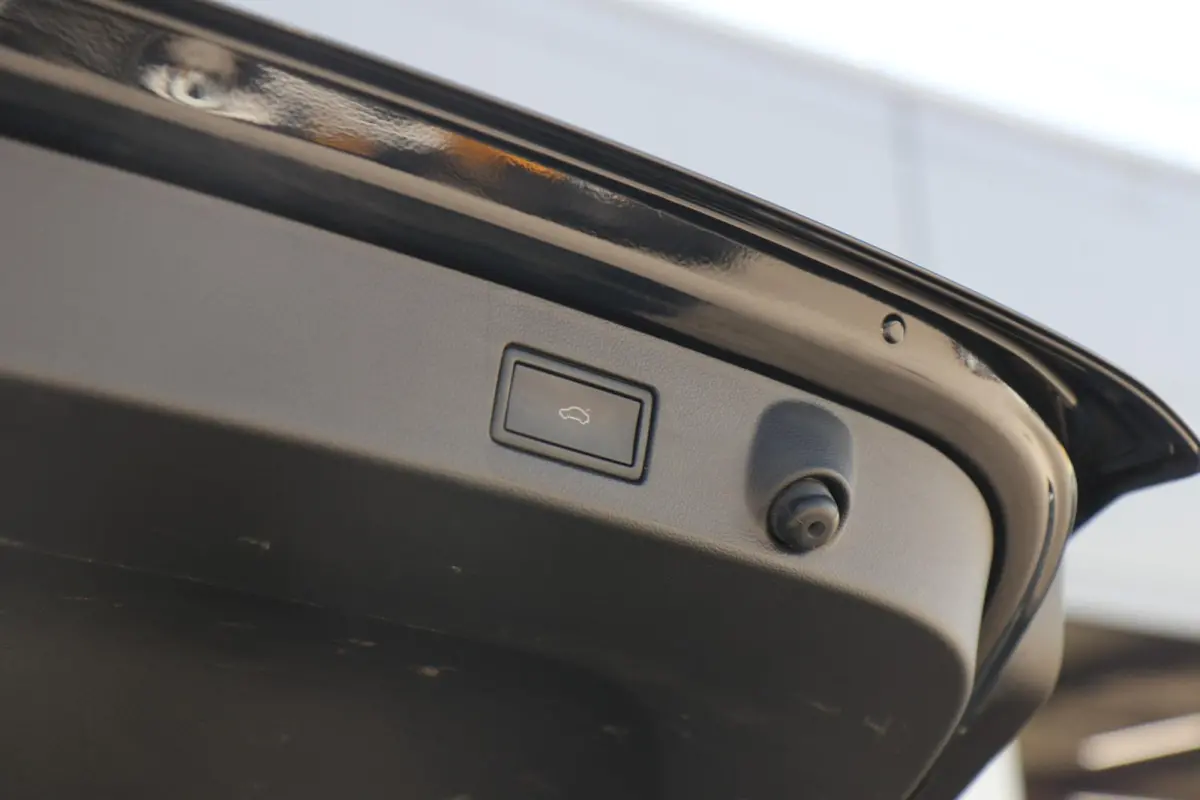 1.4 TSI eHybrid 218pk R-Line Business+ | SoH 98% | Trekhaak | Achteruitrijcamera | Stoelverwarming | Navigatie | App Connect