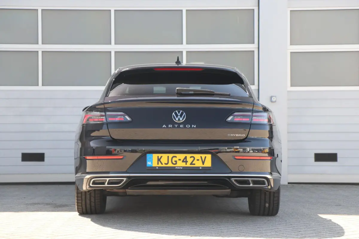 1.4 TSI eHybrid 218pk R-Line Business+ | SoH 98% | Trekhaak | Achteruitrijcamera | Stoelverwarming | Navigatie | App Connect
