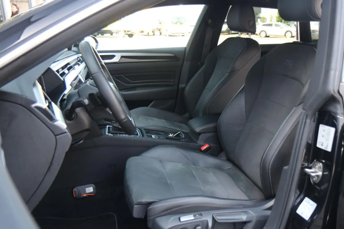 1.4 TSI eHybrid 218pk R-Line Business+ | SoH 98% | Trekhaak | Achteruitrijcamera | Stoelverwarming | Navigatie | App Connect