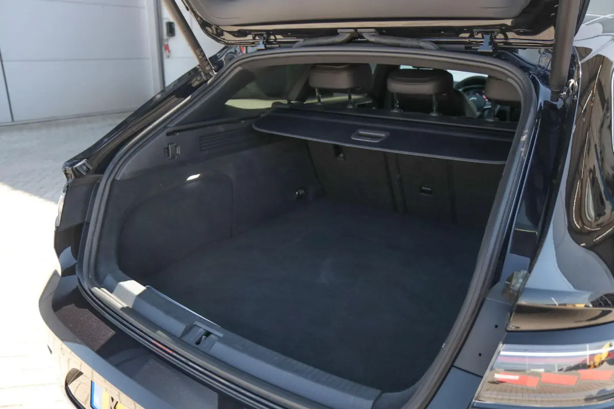 1.4 TSI eHybrid 218pk R-Line Business+ | SoH 98% | Trekhaak | Achteruitrijcamera | Stoelverwarming | Navigatie | App Connect
