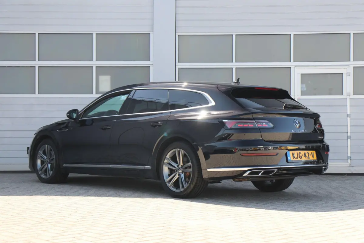 1.4 TSI eHybrid 218pk R-Line Business+ | SoH 98% | Trekhaak | Achteruitrijcamera | Stoelverwarming | Navigatie | App Connect