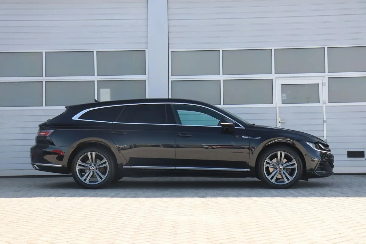 1.4 TSI eHybrid 218pk R-Line Business+ | SoH 98% | Trekhaak | Achteruitrijcamera | Stoelverwarming | Navigatie | App Connect