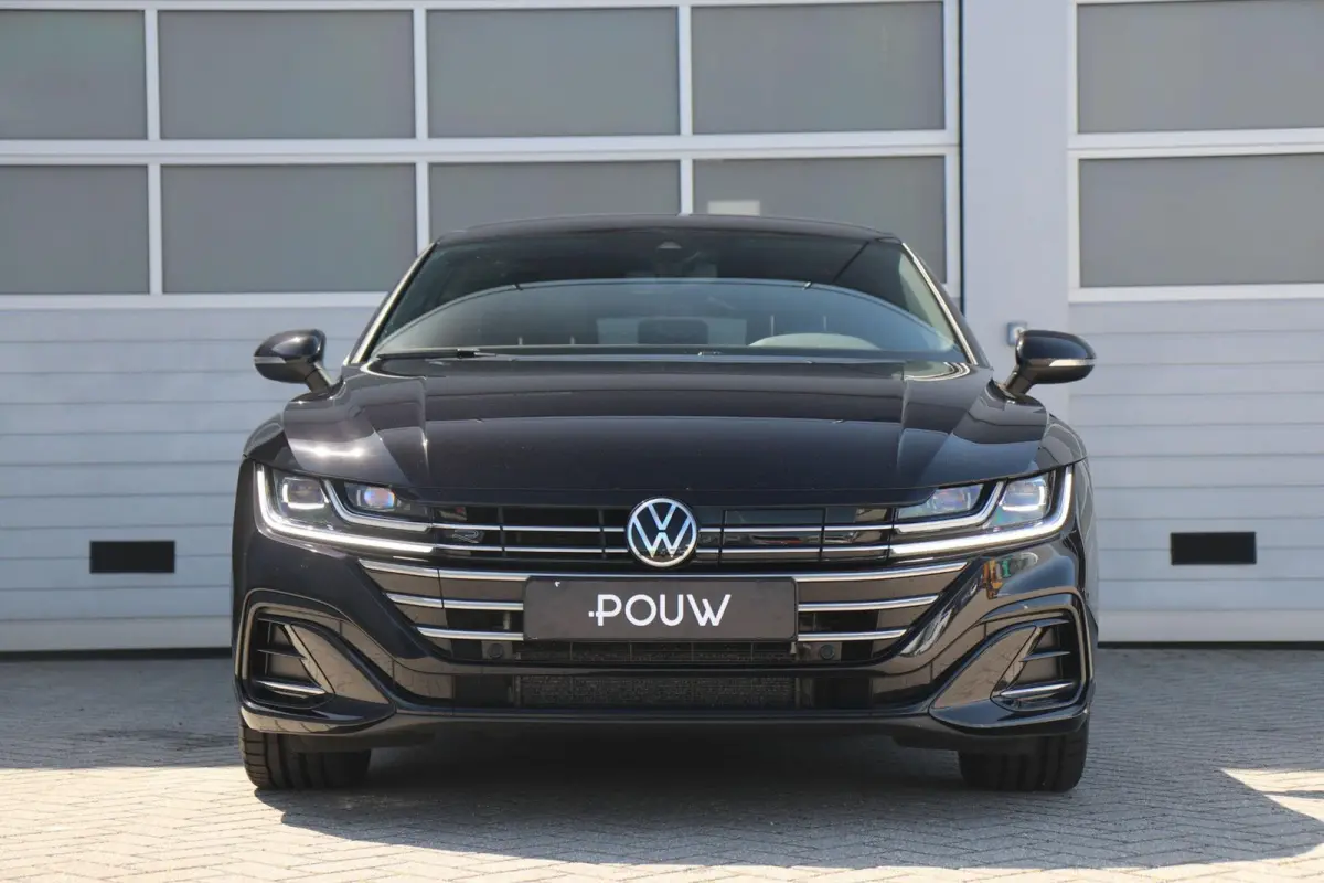 1.4 TSI eHybrid 218pk R-Line Business+ | SoH 98% | Trekhaak | Achteruitrijcamera | Stoelverwarming | Navigatie | App Connect