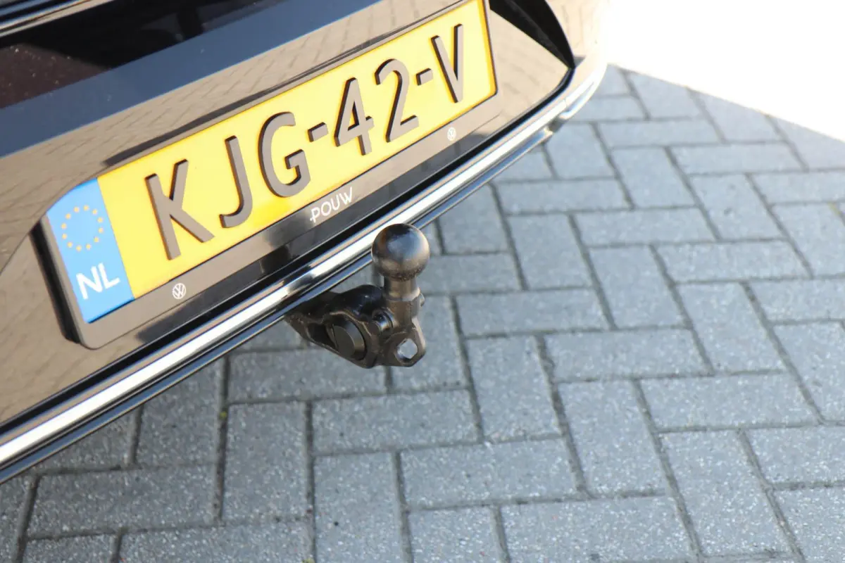 1.4 TSI eHybrid 218pk R-Line Business+ | SoH 98% | Trekhaak | Achteruitrijcamera | Stoelverwarming | Navigatie | App Connect