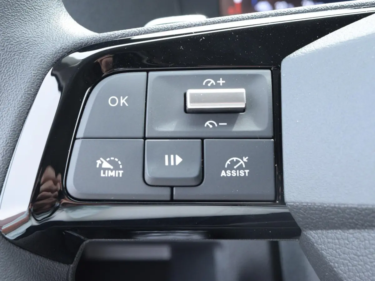 Electric L2 75 kWh | tot 8 jaar garantie | laadruimtebetimmering | dodehoek detectie | Apple Carplay | camera | parkeersensoren voor & achter | Comfort scheidingswand | rijklaarprijs