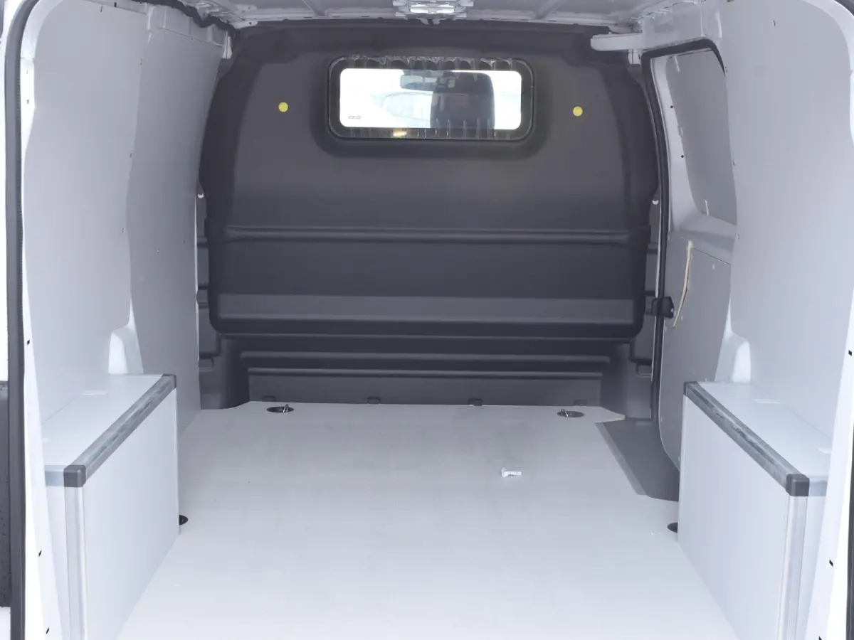 Electric L2 75 kWh | tot 8 jaar garantie | laadruimtebetimmering | dodehoek detectie | Apple Carplay | camera | parkeersensoren voor & achter | Comfort scheidingswand | rijklaarprijs