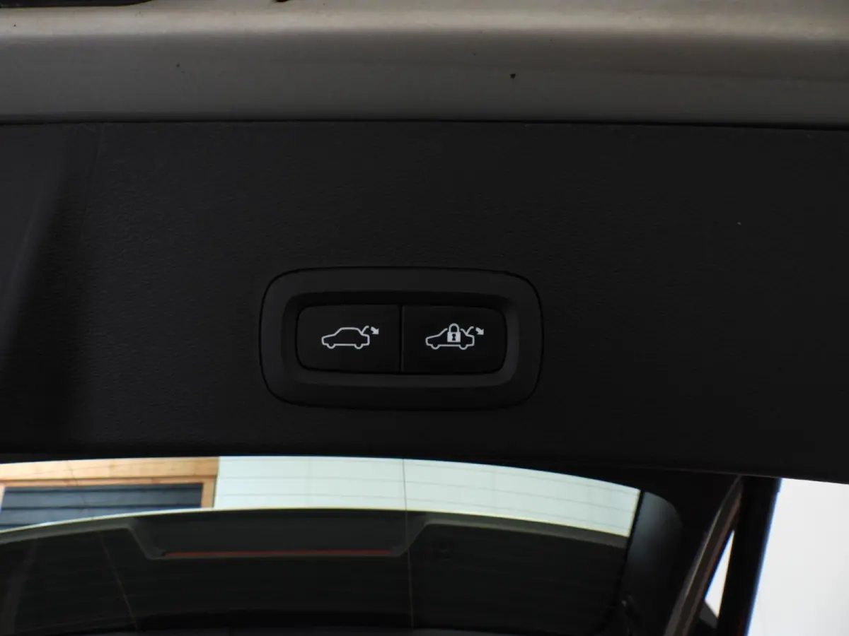 1.5 T4 Plug-In Hybrid Core Bright NAVI/CAMERA/LED/18"LMV!