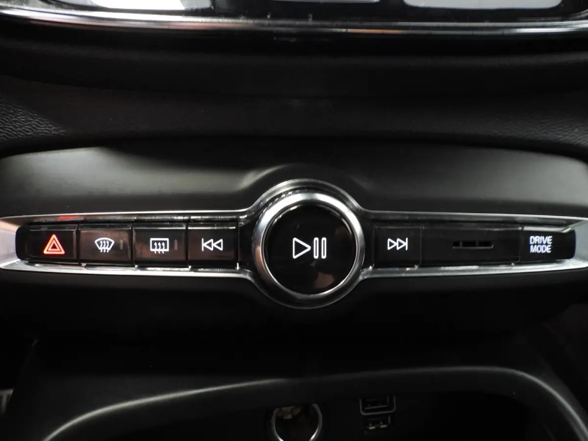 1.5 T4 Plug-In Hybrid Core Bright NAVI/CAMERA/LED/18"LMV!