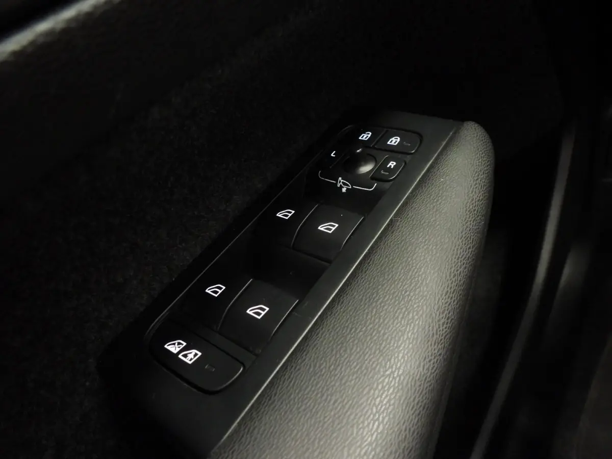 1.5 T4 Plug-In Hybrid Core Bright NAVI/CAMERA/LED/18"LMV!