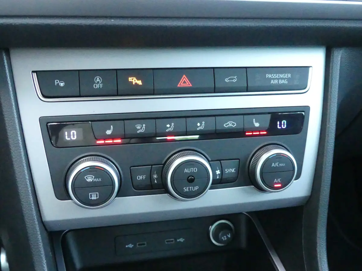 1.5 TSI FR Business Intense | CAMERA | 360 CAMERA | STOEL+STUUR+VOORRUITVERWARMING | NAVI | PARKEERSENSOREN V+A | APPLE CARPLAY / ANDROID AUTO |
