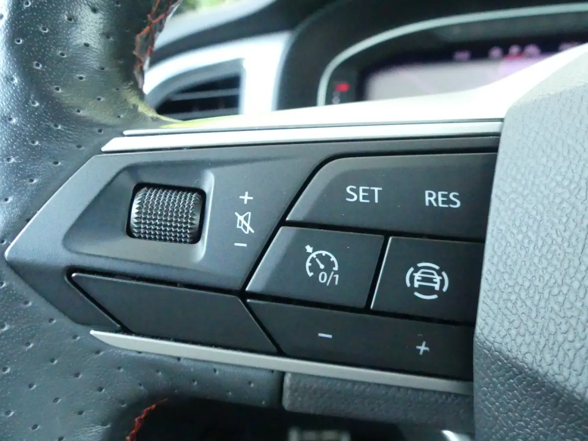 1.5 TSI FR Business Intense | CAMERA | 360 CAMERA | STOEL+STUUR+VOORRUITVERWARMING | NAVI | PARKEERSENSOREN V+A | APPLE CARPLAY / ANDROID AUTO |