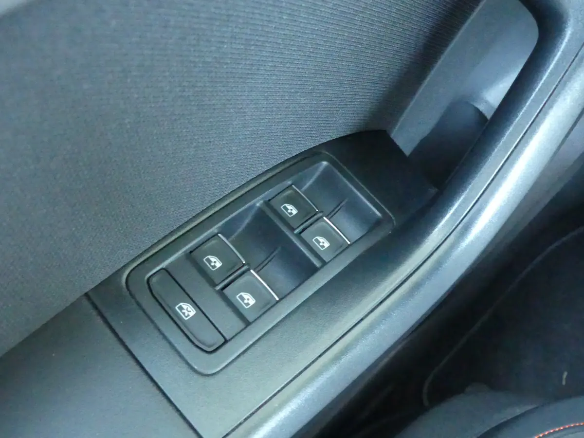 1.5 TSI FR Business Intense | CAMERA | 360 CAMERA | STOEL+STUUR+VOORRUITVERWARMING | NAVI | PARKEERSENSOREN V+A | APPLE CARPLAY / ANDROID AUTO |