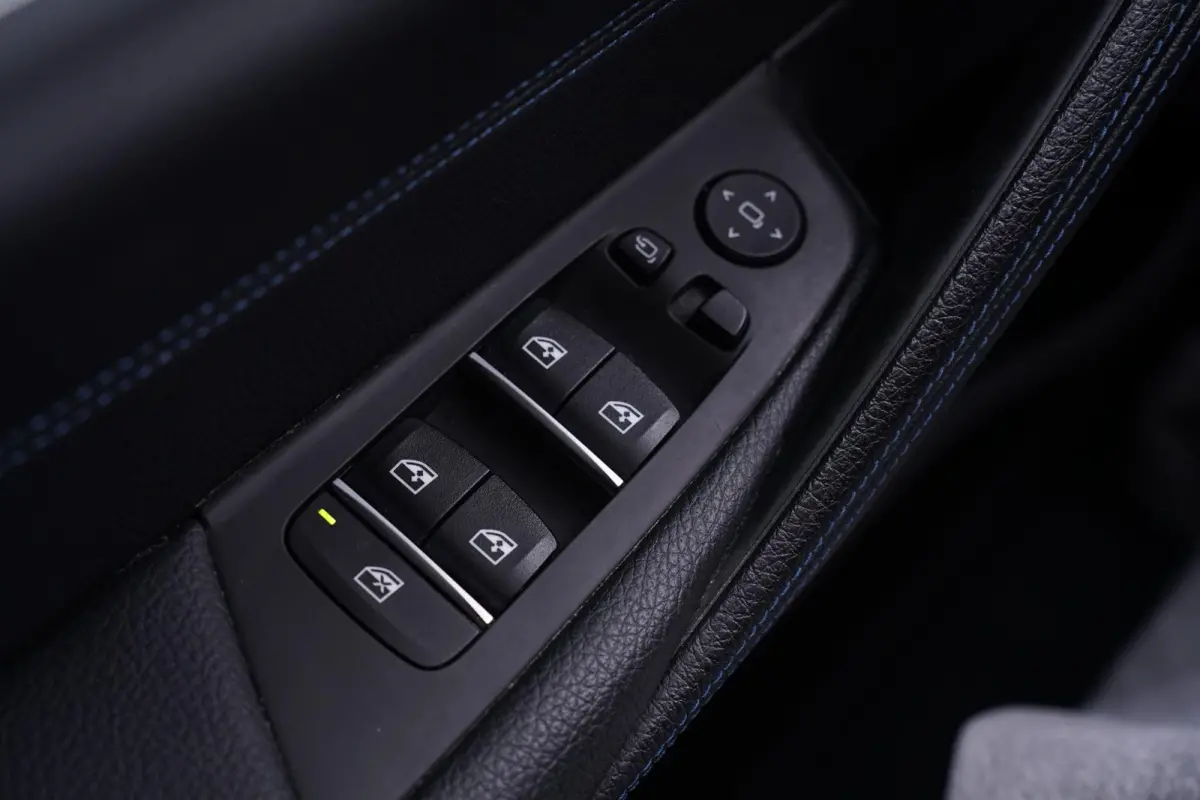 530e M Sport SOH 92% Head-up Apple Carplay Camera Stoelverwarming 21 Inch velgen