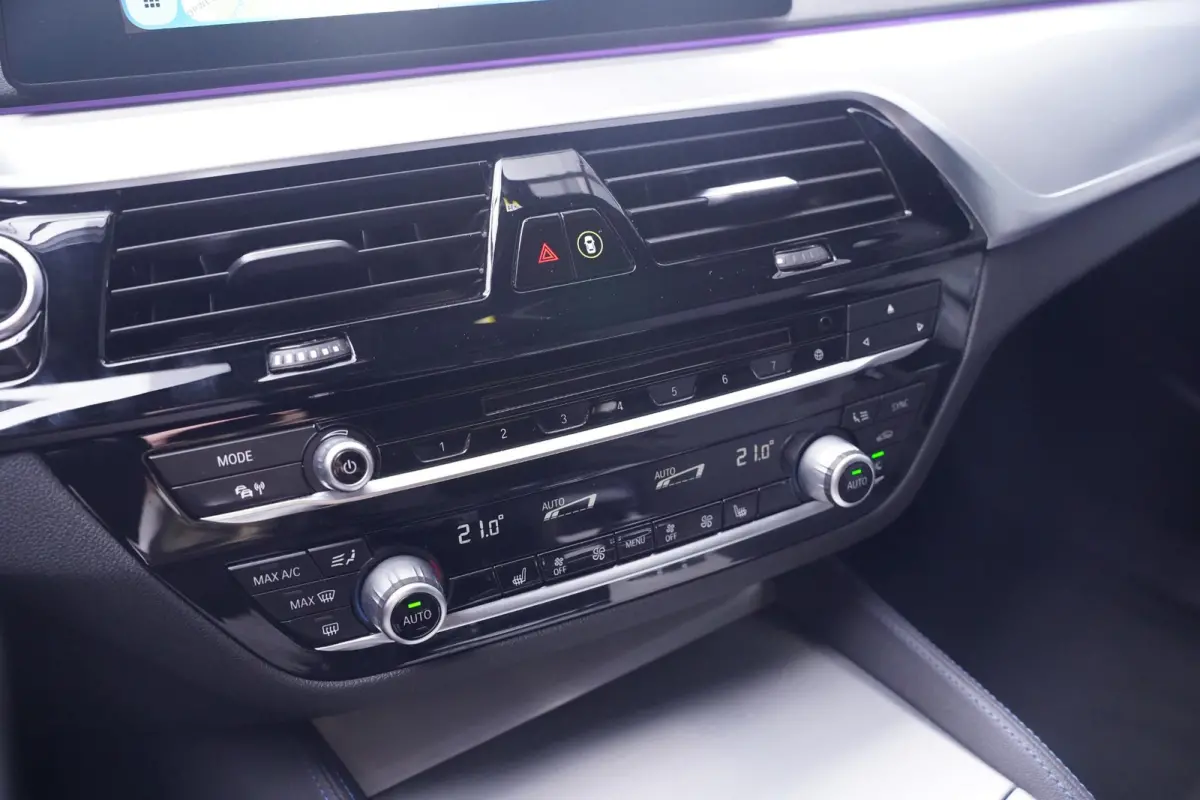 530e M Sport SOH 92% Head-up Apple Carplay Camera Stoelverwarming 21 Inch velgen