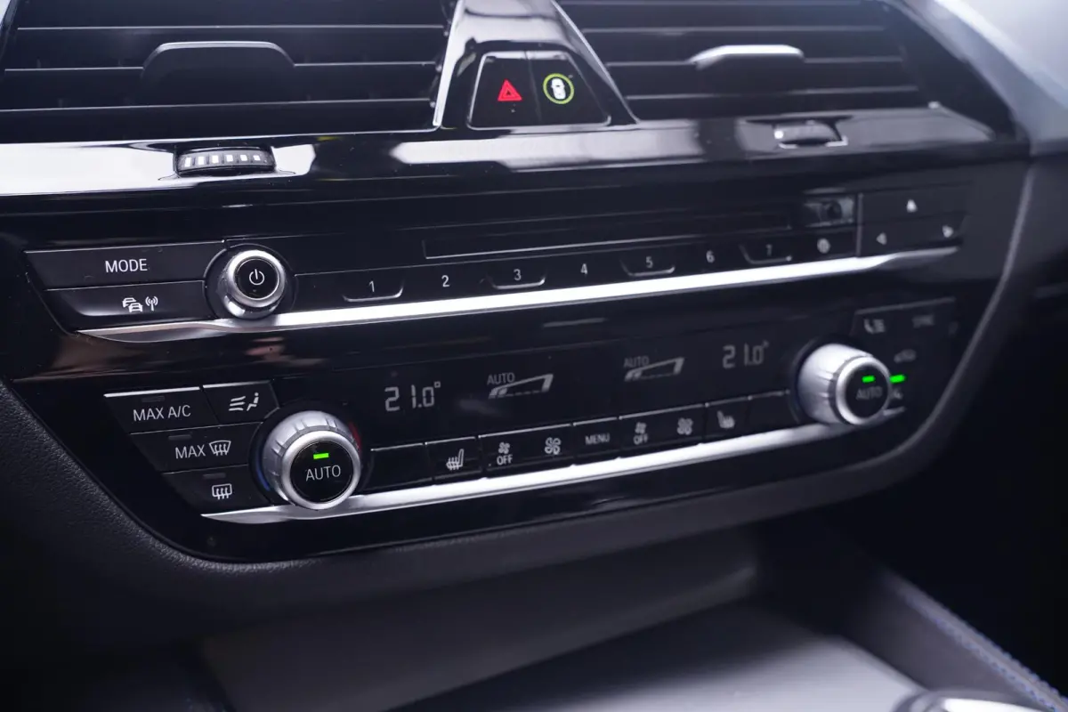 530e M Sport SOH 92% Head-up Apple Carplay Camera Stoelverwarming 21 Inch velgen