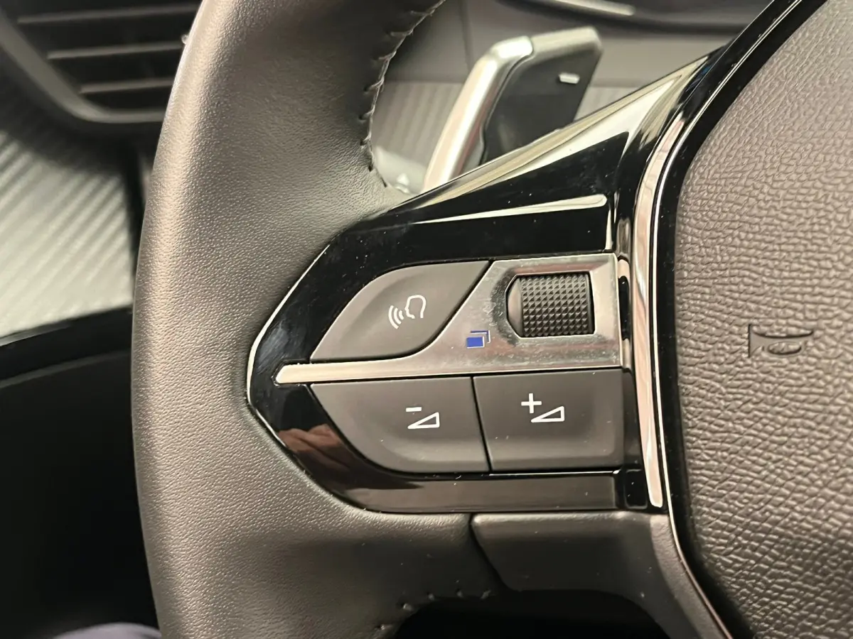 1.2 Hybrid 136 Style Climate | Carplay | Cruise | Parkeersensoren Achter | LED | DAB | Airco (automatisch) | Apple Carplay/Android Auto|telefoonintegratie premium | Centrale deurvergrendelin