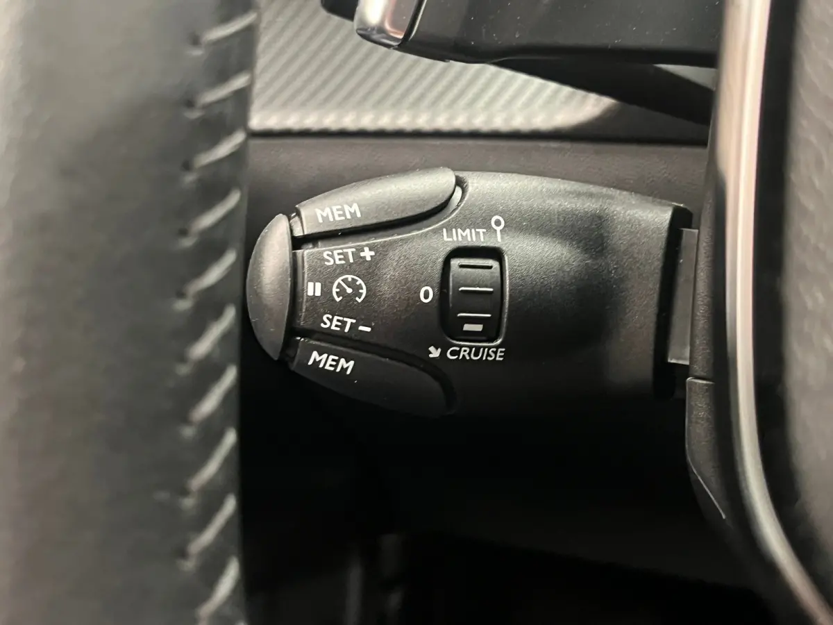 1.2 Hybrid 136 Style Climate | Carplay | Cruise | Parkeersensoren Achter | LED | DAB | Airco (automatisch) | Apple Carplay/Android Auto|telefoonintegratie premium | Centrale deurvergrendelin