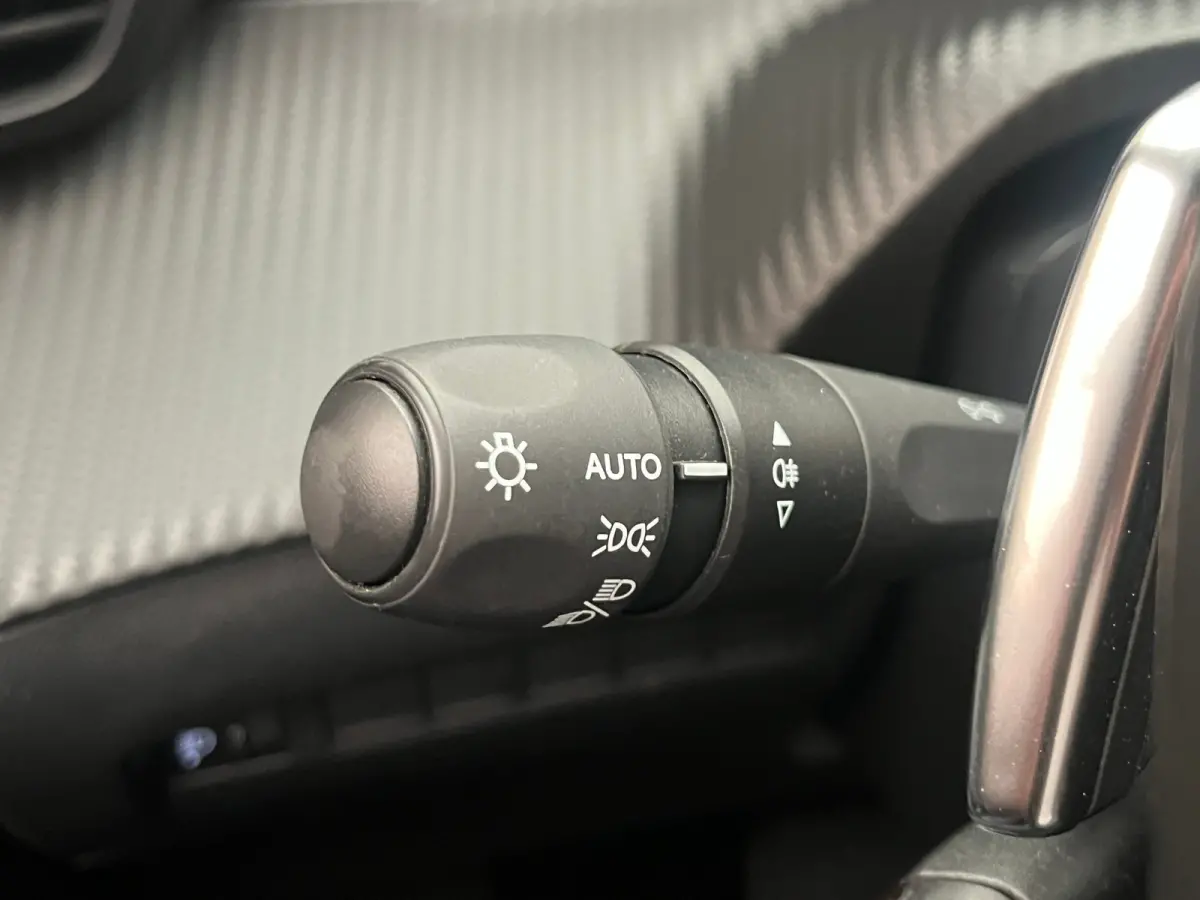 1.2 Hybrid 136 Style Climate | Carplay | Cruise | Parkeersensoren Achter | LED | DAB | Airco (automatisch) | Apple Carplay/Android Auto|telefoonintegratie premium | Centrale deurvergrendelin