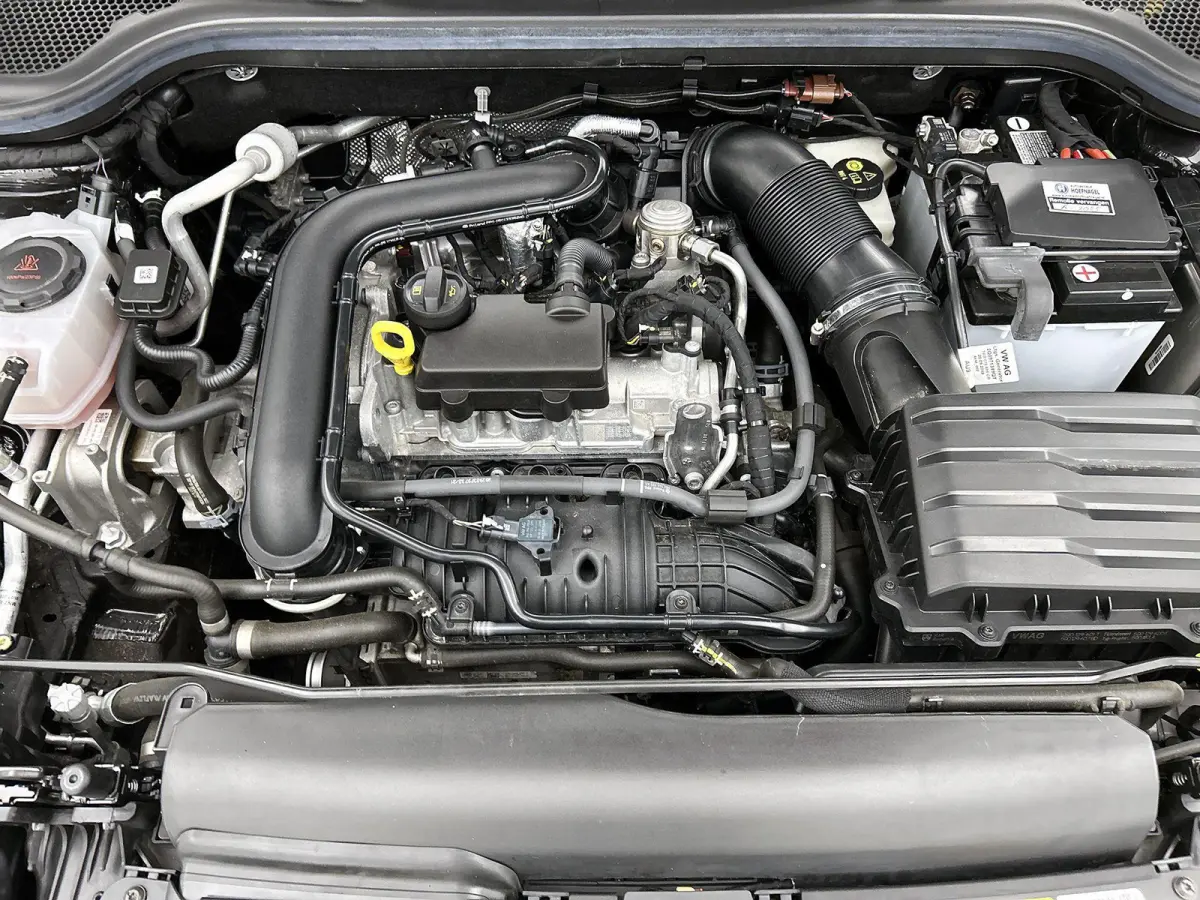 1.0 TSI Ambition | APPLE CARPLAY | PARKEENSENSOREN | AIRCO | BLEUTOOTH | CRUISE CONTROL |