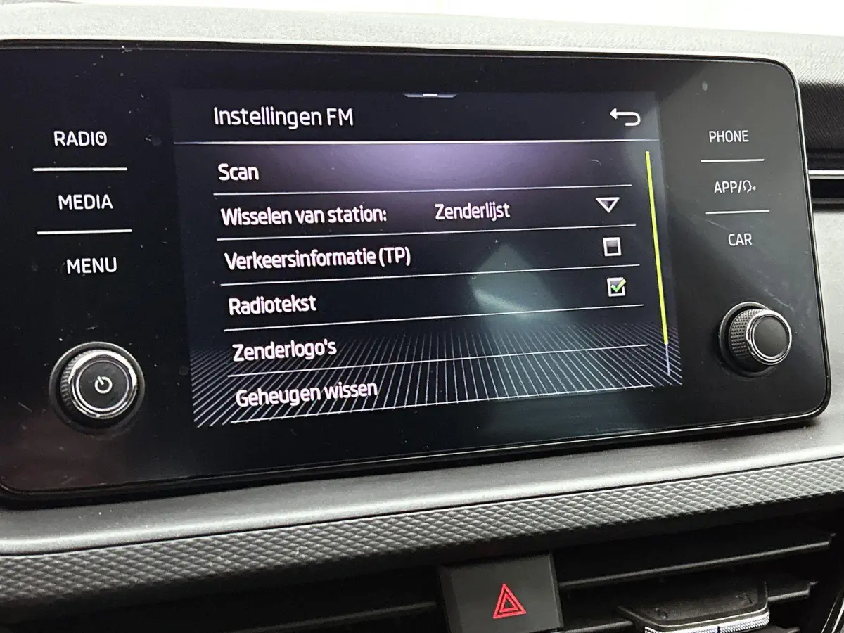 1.0 TSI Ambition | APPLE CARPLAY | PARKEENSENSOREN | AIRCO | BLEUTOOTH | CRUISE CONTROL |