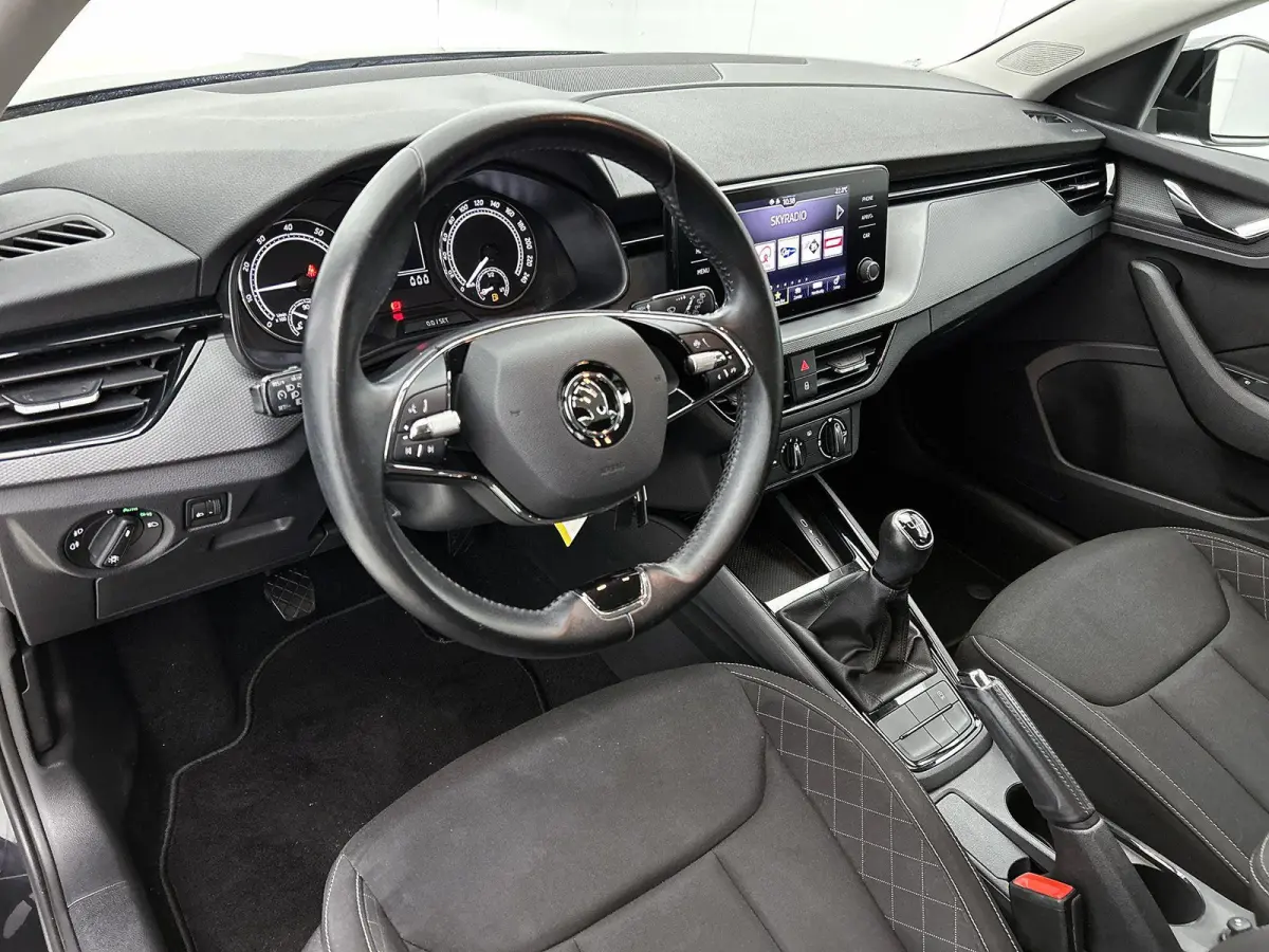 1.0 TSI Ambition | APPLE CARPLAY | PARKEENSENSOREN | AIRCO | BLEUTOOTH | CRUISE CONTROL |