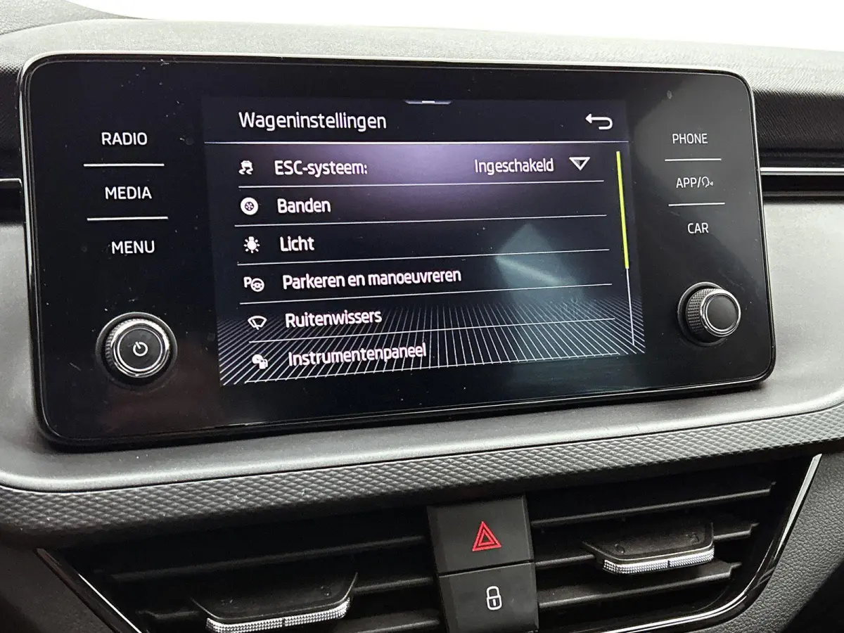 1.0 TSI Ambition | APPLE CARPLAY | PARKEENSENSOREN | AIRCO | BLEUTOOTH | CRUISE CONTROL |