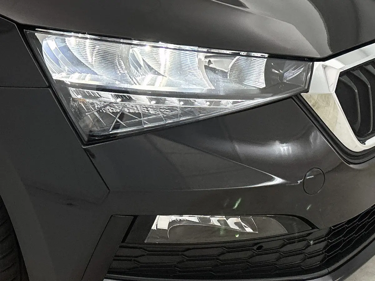 1.0 TSI Ambition | APPLE CARPLAY | PARKEENSENSOREN | AIRCO | BLEUTOOTH | CRUISE CONTROL |