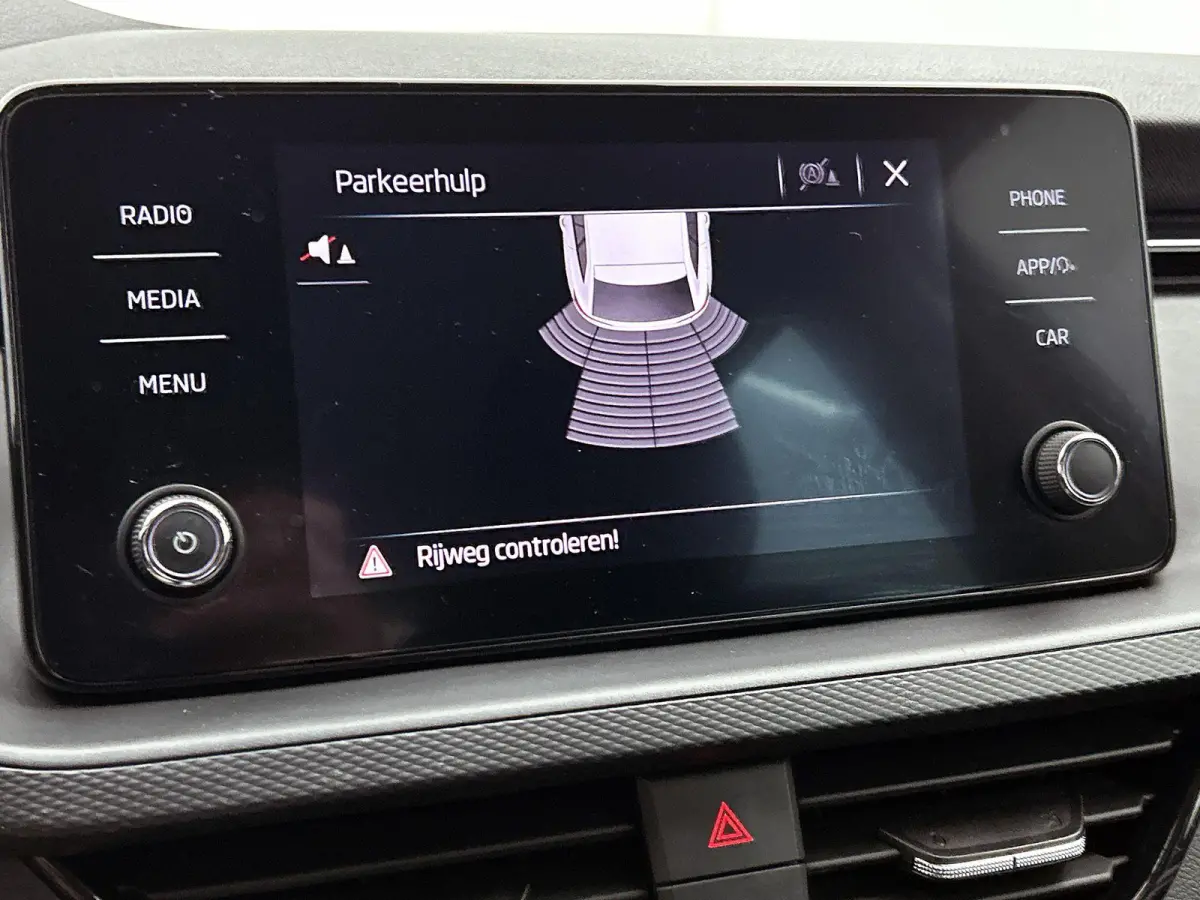 1.0 TSI Ambition | APPLE CARPLAY | PARKEENSENSOREN | AIRCO | BLEUTOOTH | CRUISE CONTROL |
