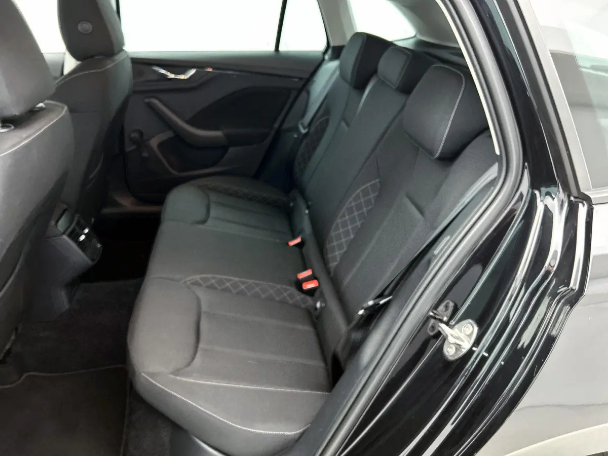 1.0 TSI Ambition | APPLE CARPLAY | PARKEENSENSOREN | AIRCO | BLEUTOOTH | CRUISE CONTROL |