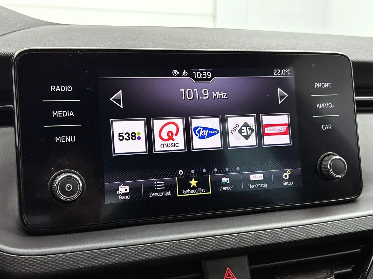 1.0 TSI Ambition | APPLE CARPLAY | PARKEENSENSOREN | AIRCO | BLEUTOOTH | CRUISE CONTROL |