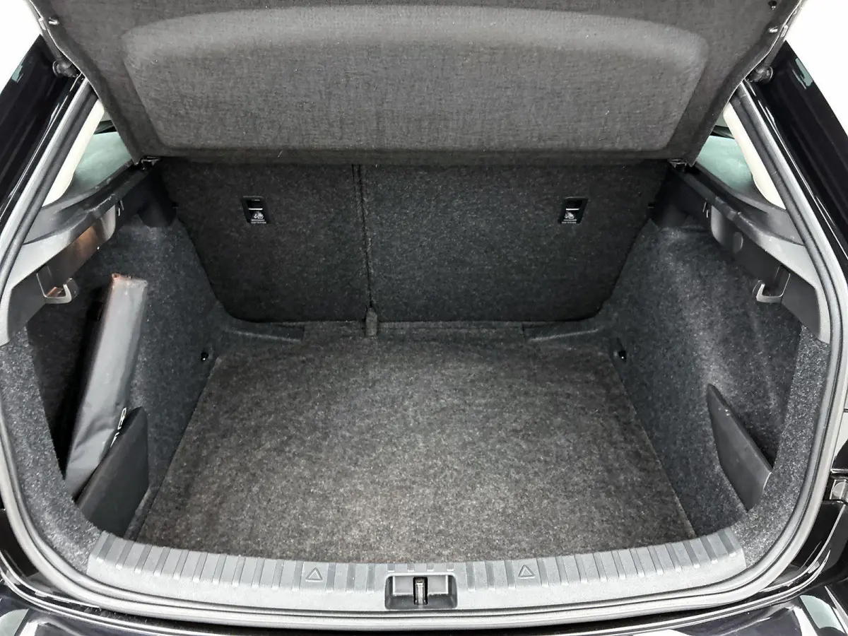 1.0 TSI Ambition | APPLE CARPLAY | PARKEENSENSOREN | AIRCO | BLEUTOOTH | CRUISE CONTROL |