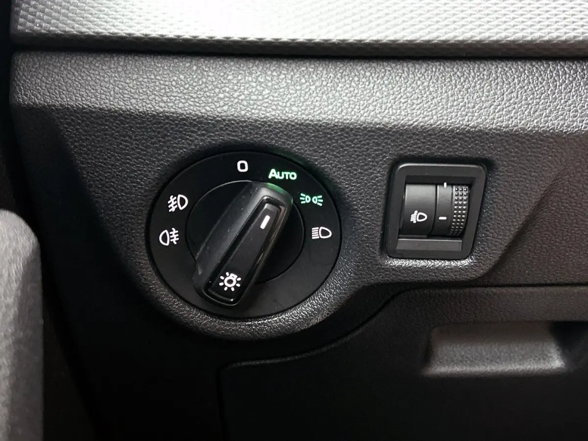 1.0 TSI Ambition | APPLE CARPLAY | PARKEENSENSOREN | AIRCO | BLEUTOOTH | CRUISE CONTROL |