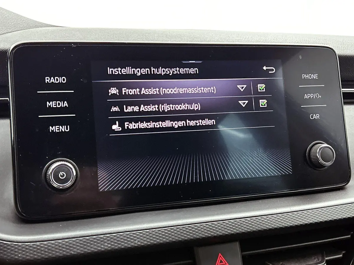 1.0 TSI Ambition | APPLE CARPLAY | PARKEENSENSOREN | AIRCO | BLEUTOOTH | CRUISE CONTROL |
