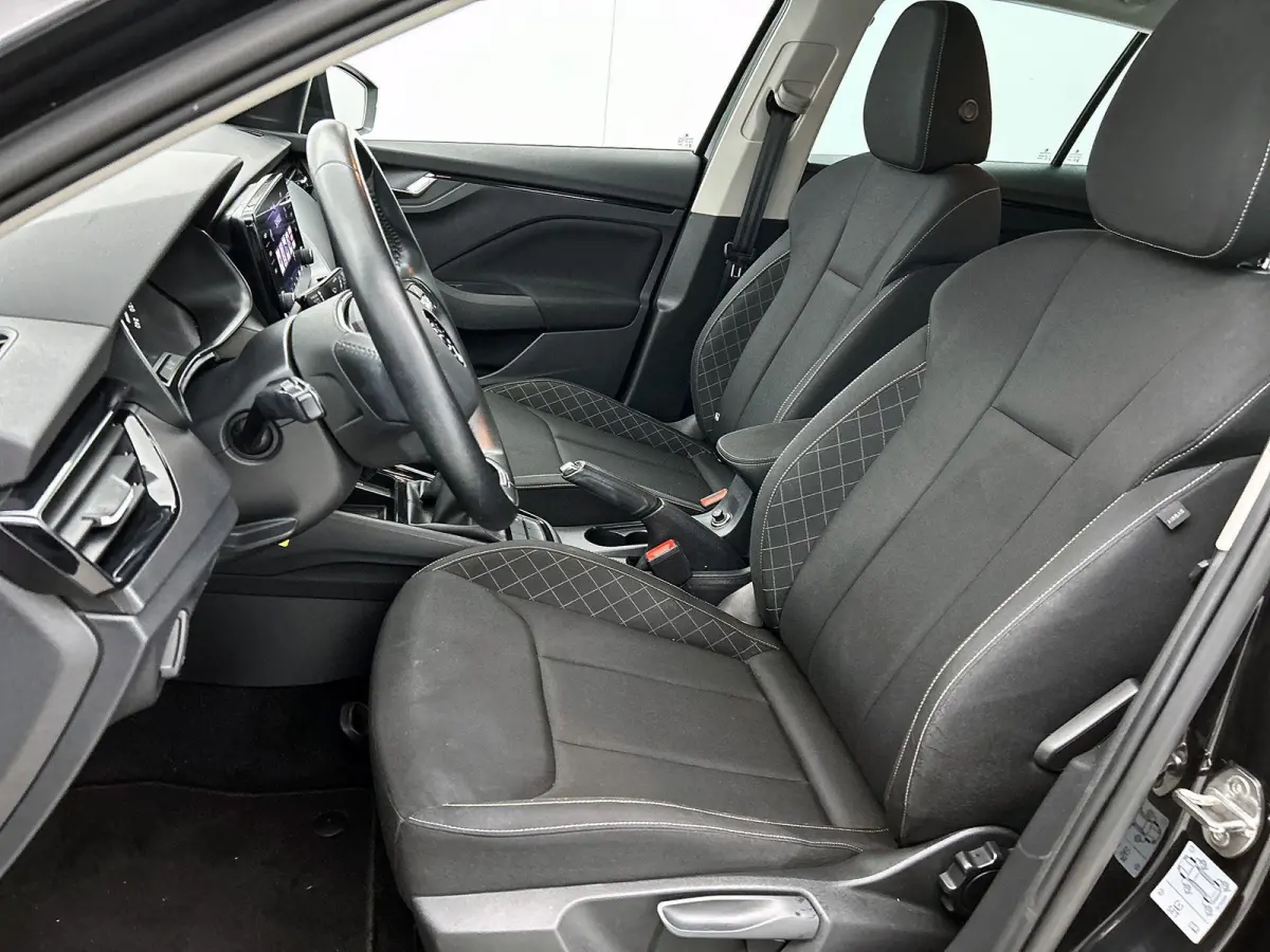 1.0 TSI Ambition | APPLE CARPLAY | PARKEENSENSOREN | AIRCO | BLEUTOOTH | CRUISE CONTROL |