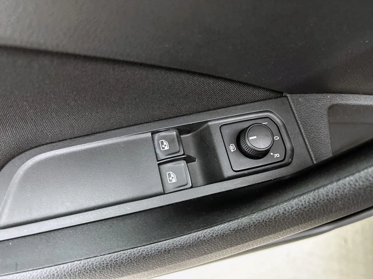 1.0 TSI Ambition | APPLE CARPLAY | PARKEENSENSOREN | AIRCO | BLEUTOOTH | CRUISE CONTROL |