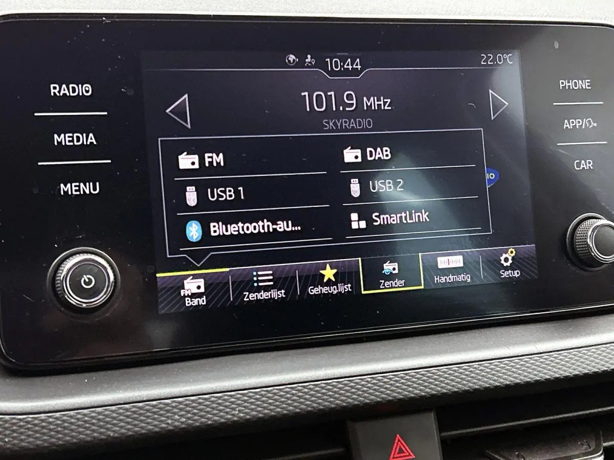 1.0 TSI Ambition | APPLE CARPLAY | PARKEENSENSOREN | AIRCO | BLEUTOOTH | CRUISE CONTROL |