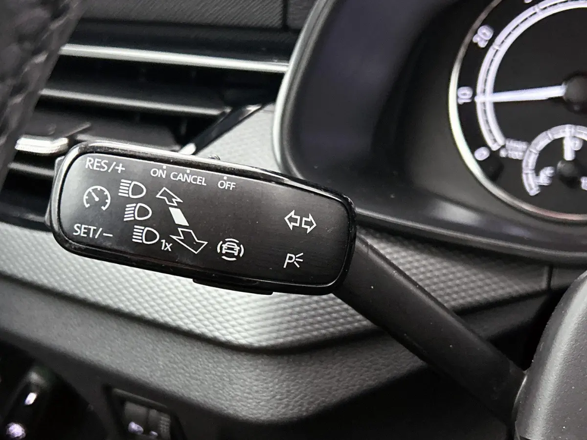 1.0 TSI Ambition | APPLE CARPLAY | PARKEENSENSOREN | AIRCO | BLEUTOOTH | CRUISE CONTROL |