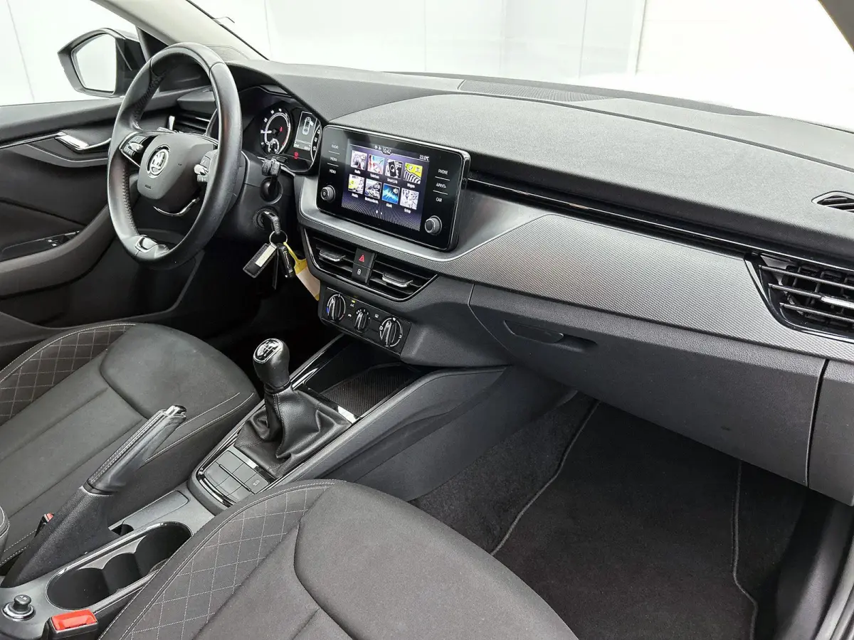 1.0 TSI Ambition | APPLE CARPLAY | PARKEENSENSOREN | AIRCO | BLEUTOOTH | CRUISE CONTROL |