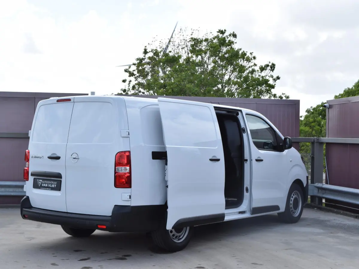 Electric L3 75 kWh | tot 8 jaar garantie | laadruimtebetimmering | Dodehoek detectie | navi incl. Apple Carplay | camera | parkeersensoren voor & achter | Comfort scheidingswand | rijklaarpr