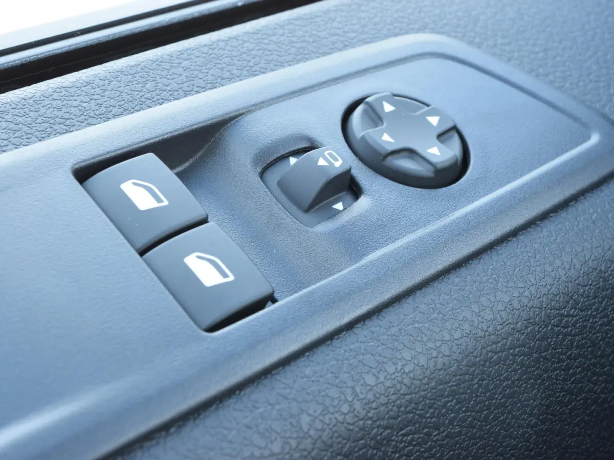 Electric L3 75 kWh | tot 8 jaar garantie | laadruimtebetimmering | Dodehoek detectie | navi incl. Apple Carplay | camera | parkeersensoren voor & achter | Comfort scheidingswand | rijklaarpr